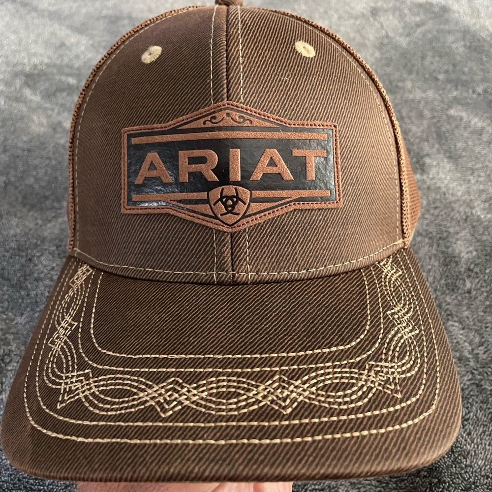 Ariat snap back trucker hat